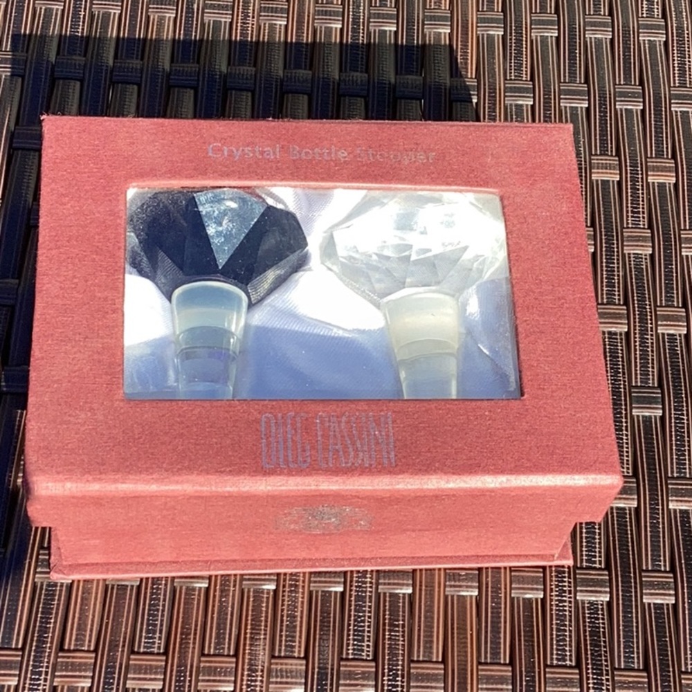 Oleg Cassini Crystal wine bottle stoppers set of 2 diamond clear / dark grey